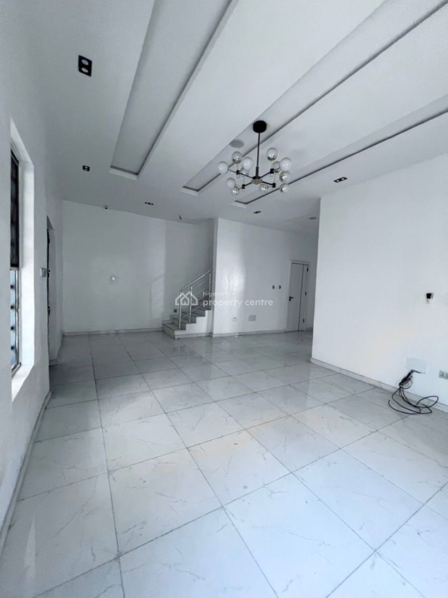 Distressed 4bedroom Semi Detached Duplex with a Bq, Chevron, Lekki, Lagos, Semi-detached Duplex for Sale