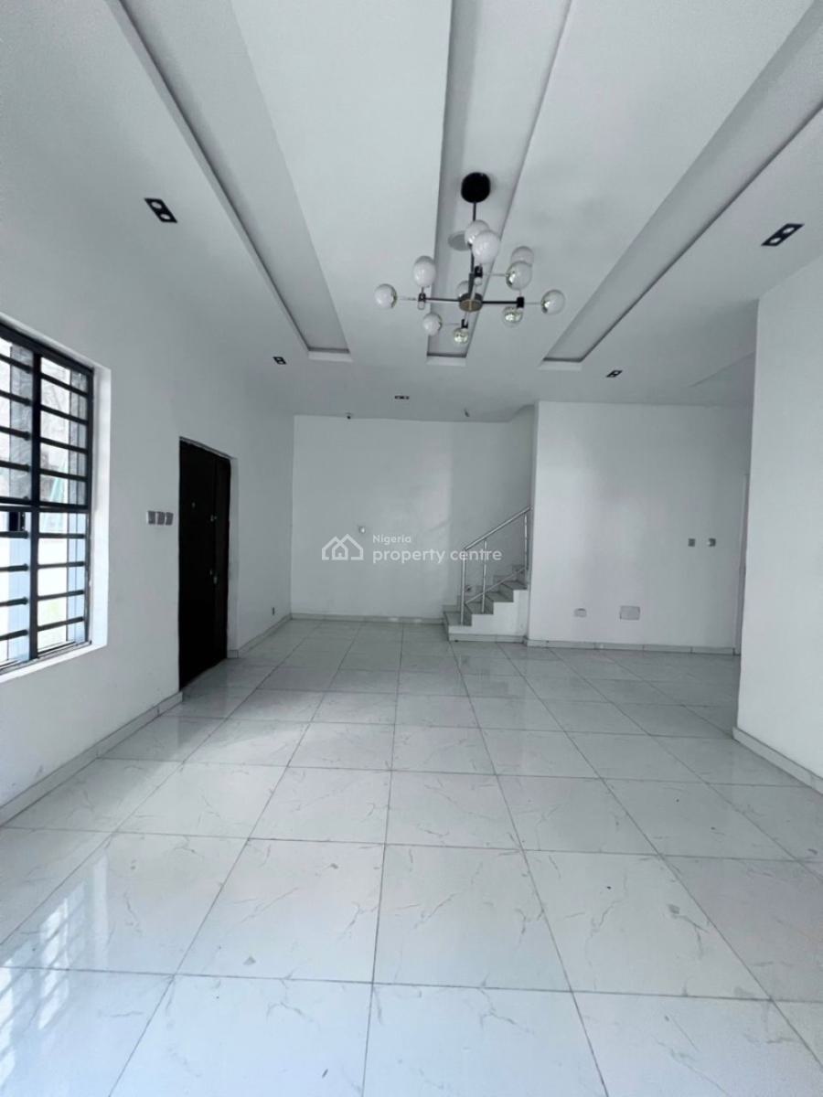 Distressed 4bedroom Semi Detached Duplex with a Bq, Chevron, Lekki, Lagos, Semi-detached Duplex for Sale