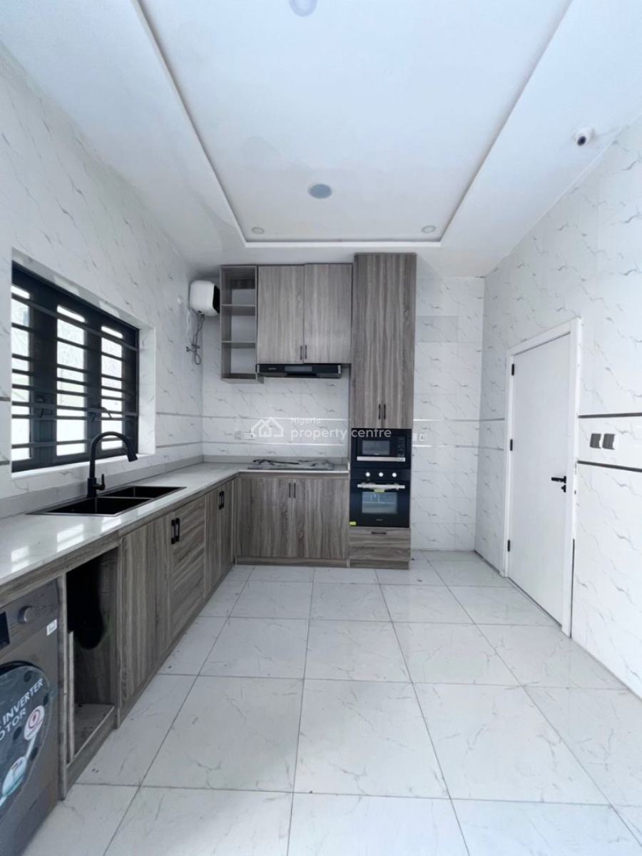 Distressed 4bedroom Semi Detached Duplex with a Bq, Chevron, Lekki, Lagos, Semi-detached Duplex for Sale