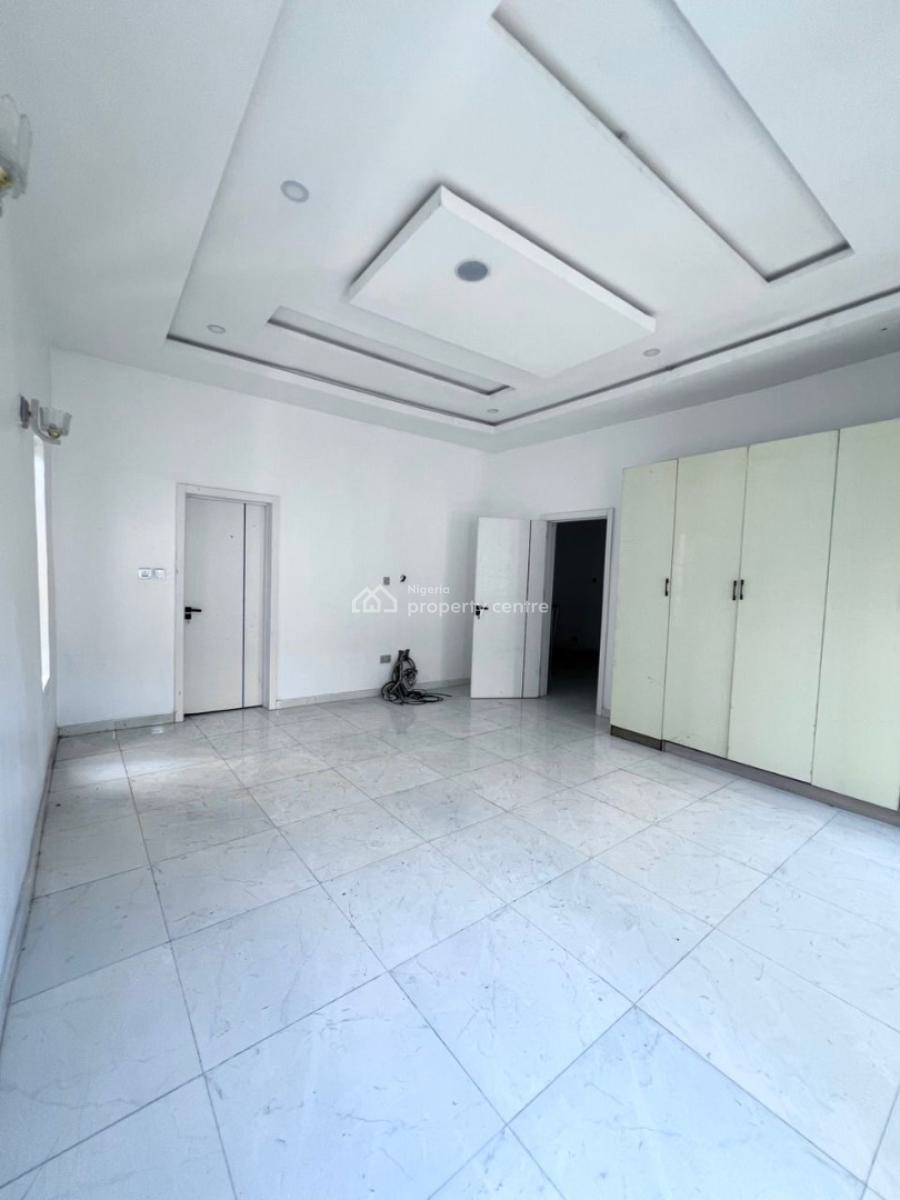 Distressed 4bedroom Semi Detached Duplex with a Bq, Chevron, Lekki, Lagos, Semi-detached Duplex for Sale