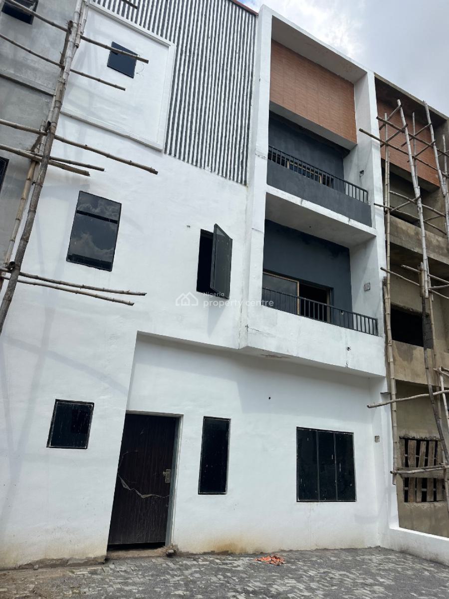 Contemporary Custom Distress 4 Bedroom Duplex with Bq, Sunnyvale Garden, Lokogoma District, Abuja, Terraced Bungalow for Rent