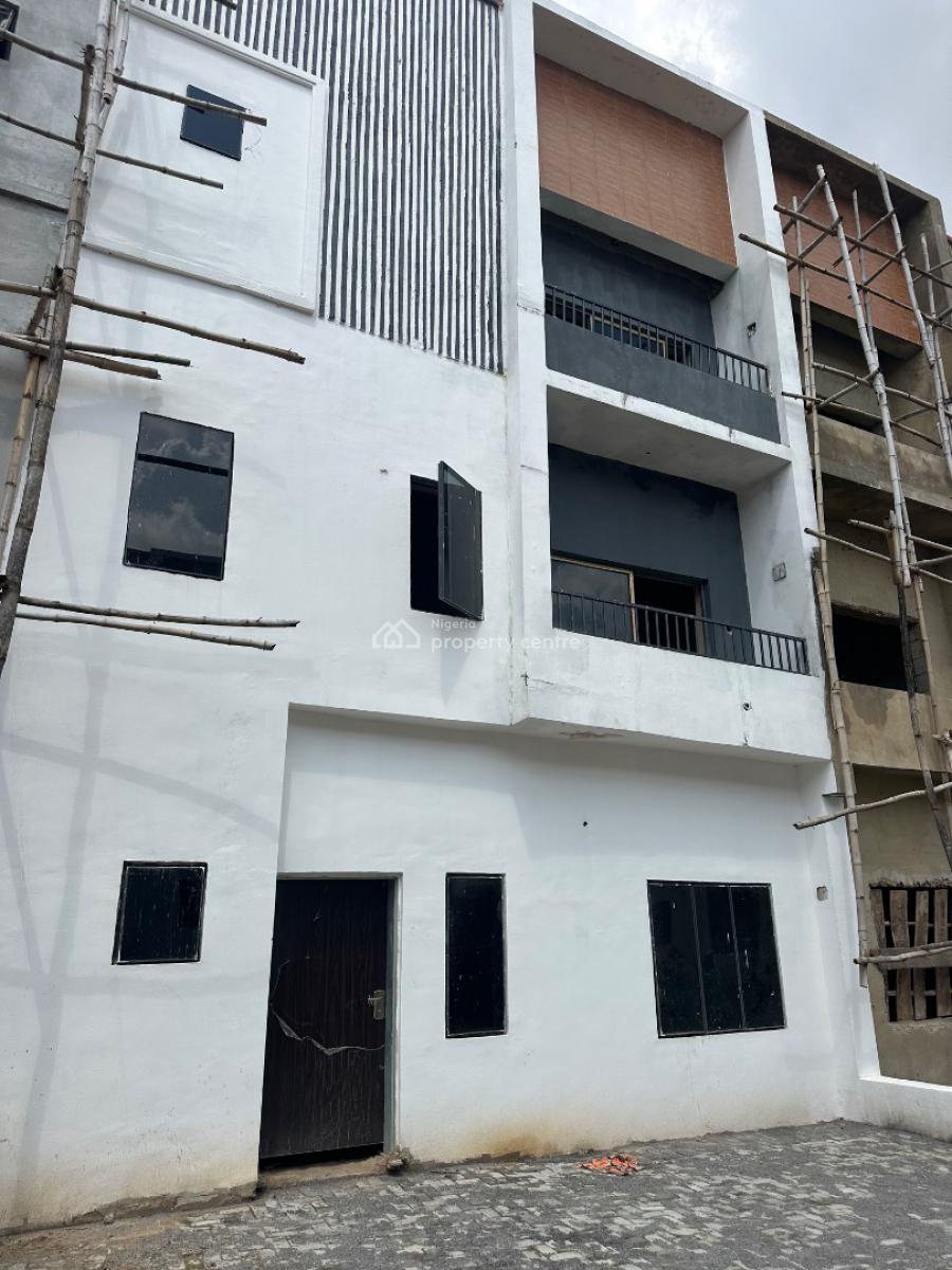 Contemporary Custom Distress 4 Bedroom Duplex with Bq, Sunnyvale Garden, Lokogoma District, Abuja, Terraced Bungalow for Rent