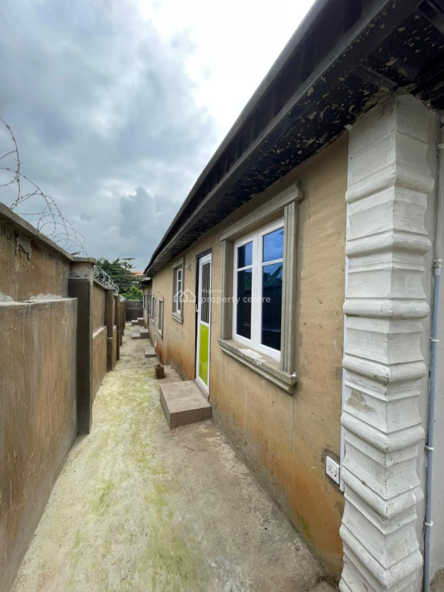 7 Units of 1bedroom Miniflat at Mowe.  Features:, Mowe Town, Ogun, Mini Flat (room and Parlour) for Rent