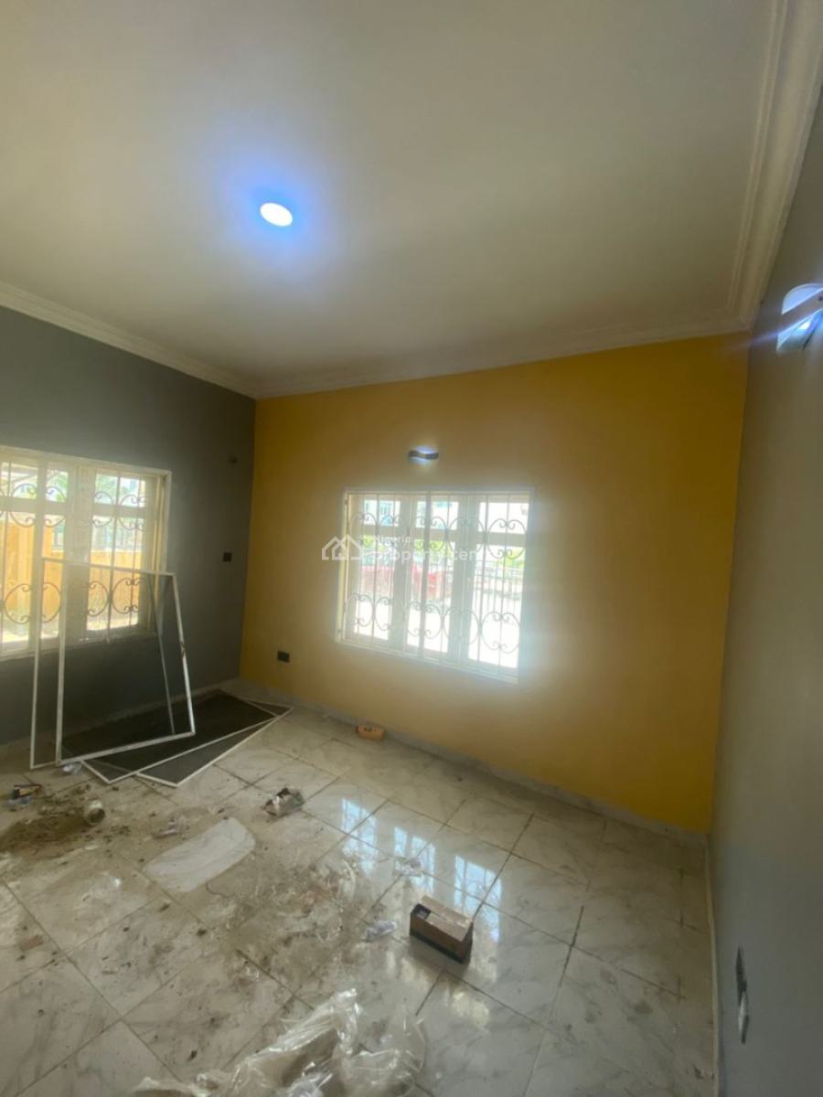 Neatly Used 4bedroom Semi Detached Duplex with Bq  in a Serviced Estat, Chevron Drive Lekki Lagos, Lekki Phase 1, Lekki, Lagos, Semi-detached Duplex for Sale