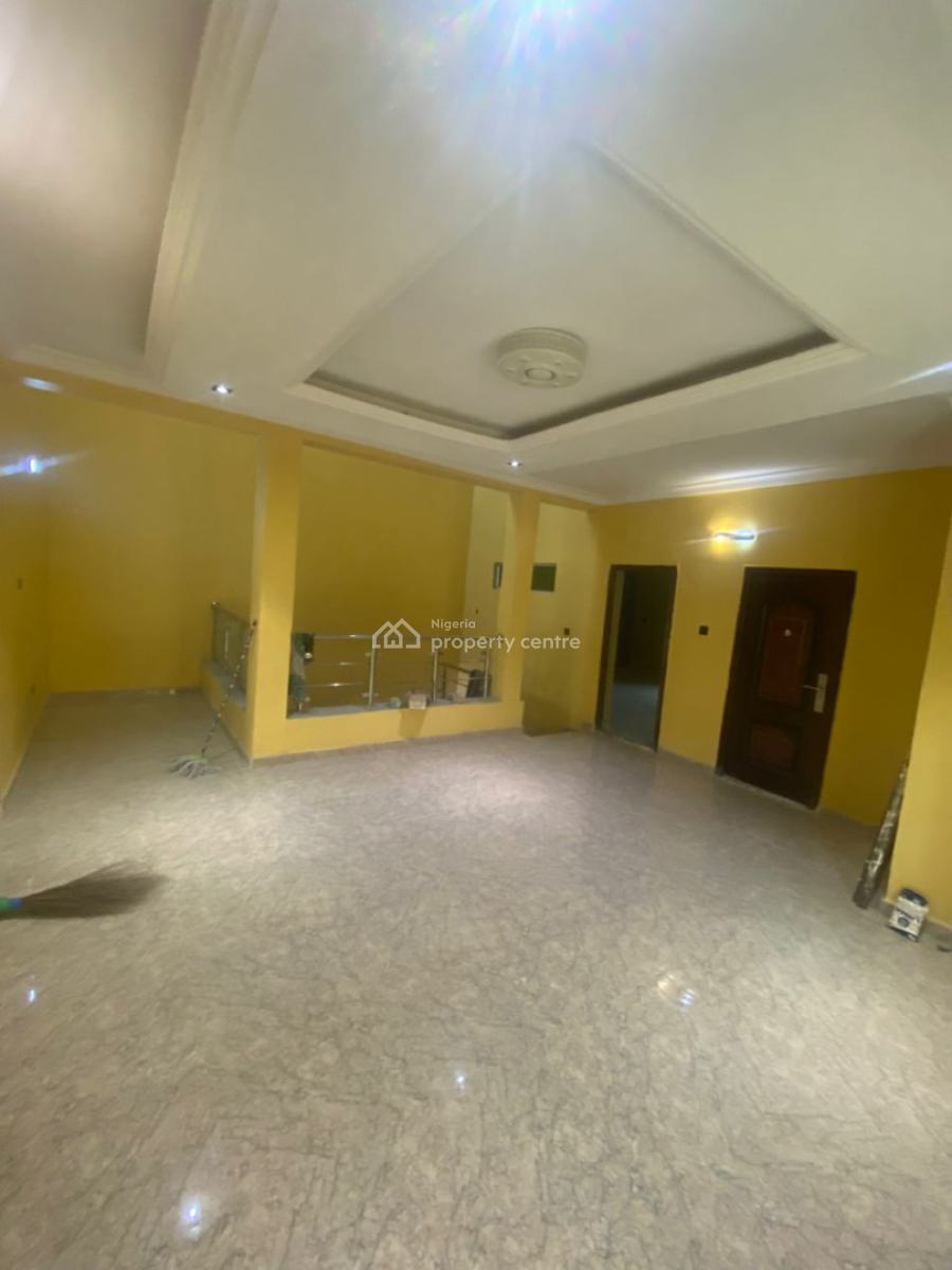 Neatly Used 4bedroom Semi Detached Duplex with Bq  in a Serviced Estat, Chevron Drive Lekki Lagos, Lekki Phase 1, Lekki, Lagos, Semi-detached Duplex for Sale