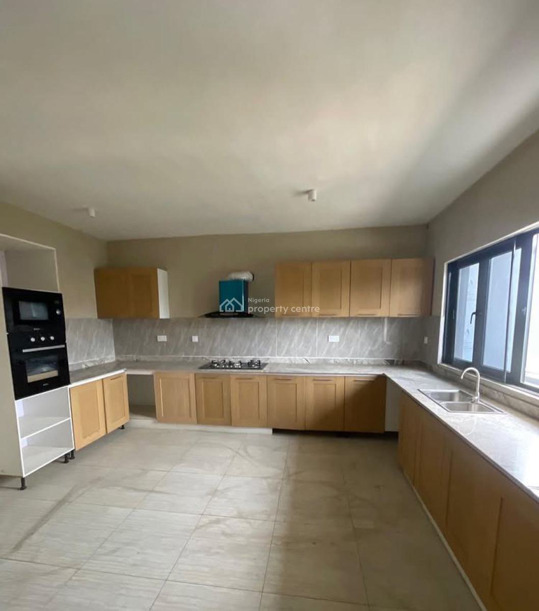 Spacious 2 Bedroom Apartment with Large Parking Space, Surulere, Lagos, Block of Flats for Sale