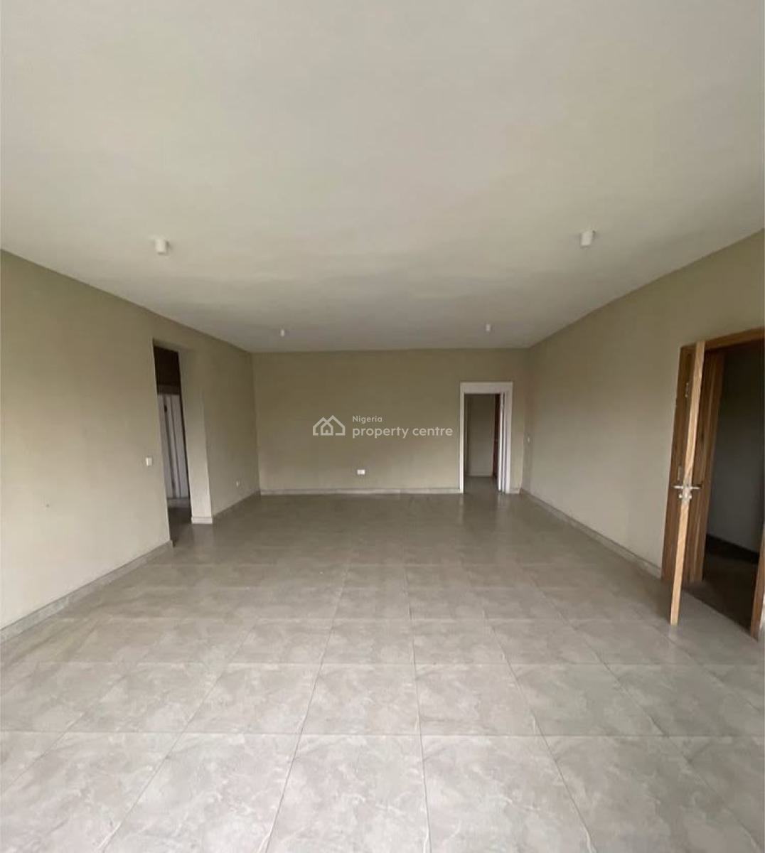 Spacious 2 Bedroom Apartment with Large Parking Space, Surulere, Lagos, Block of Flats for Sale