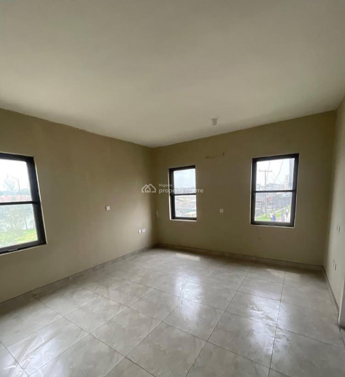 Spacious 2 Bedroom Apartment with Large Parking Space, Surulere, Lagos, Block of Flats for Sale