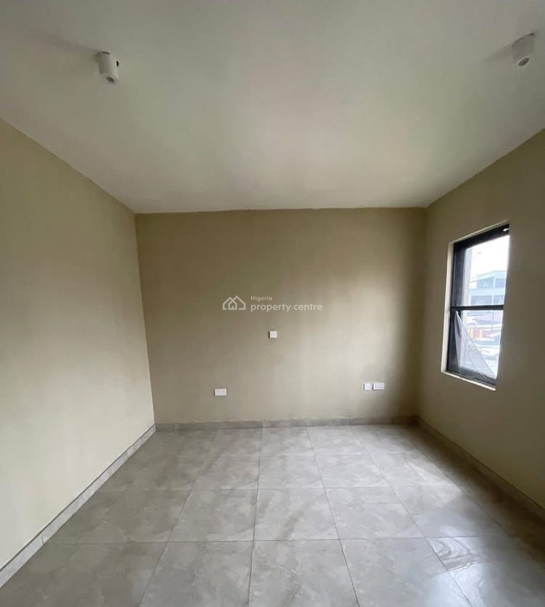 Spacious 2 Bedroom Apartment with Large Parking Space, Surulere, Lagos, Block of Flats for Sale