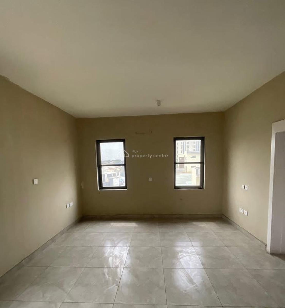 Spacious 2 Bedroom Apartment with Large Parking Space, Surulere, Lagos, Block of Flats for Sale