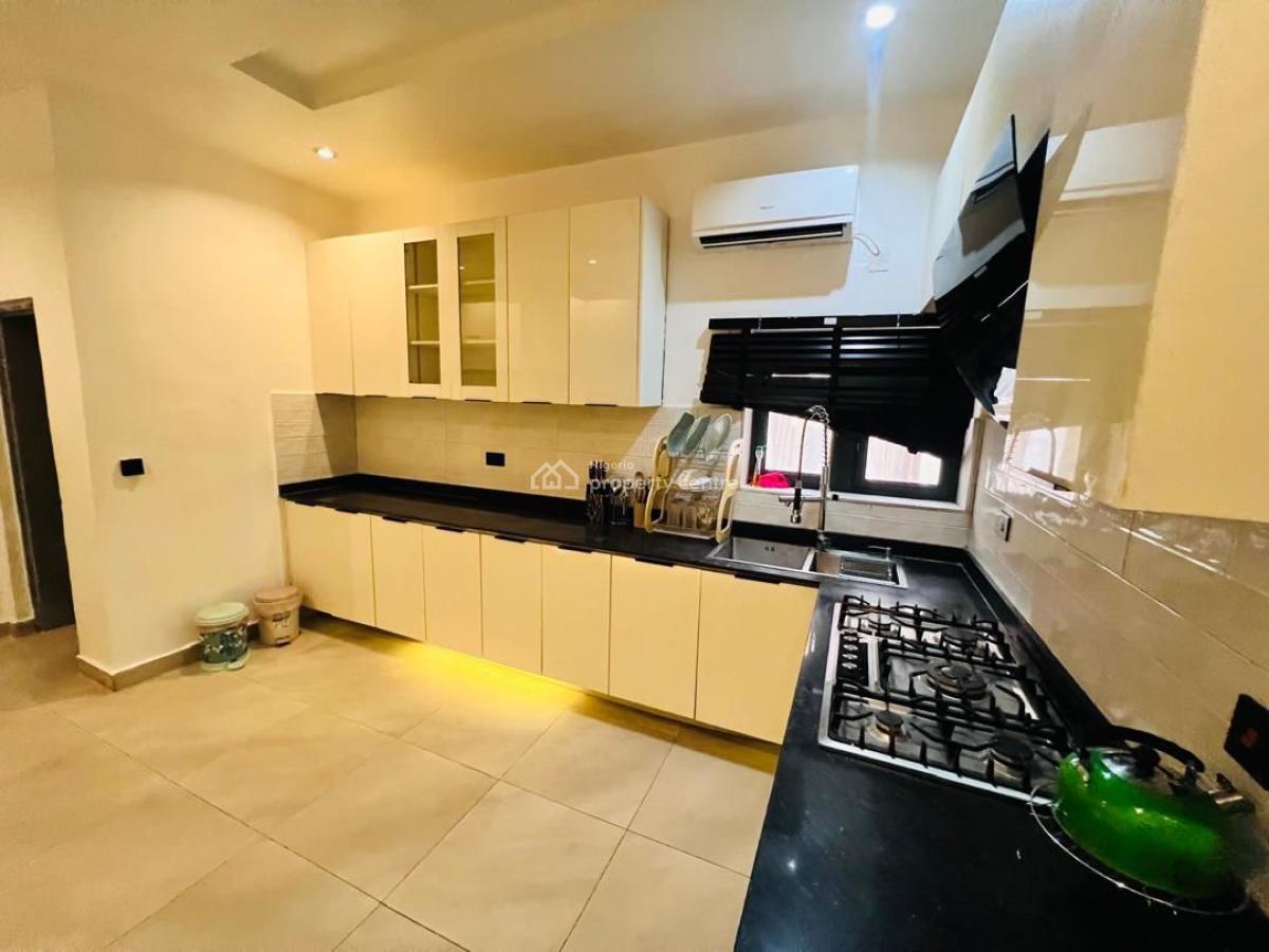 Luxury 2 Bedroom Apartment with Pool & Bathtub, Jahi, Abuja, Flat / Apartment Short Let