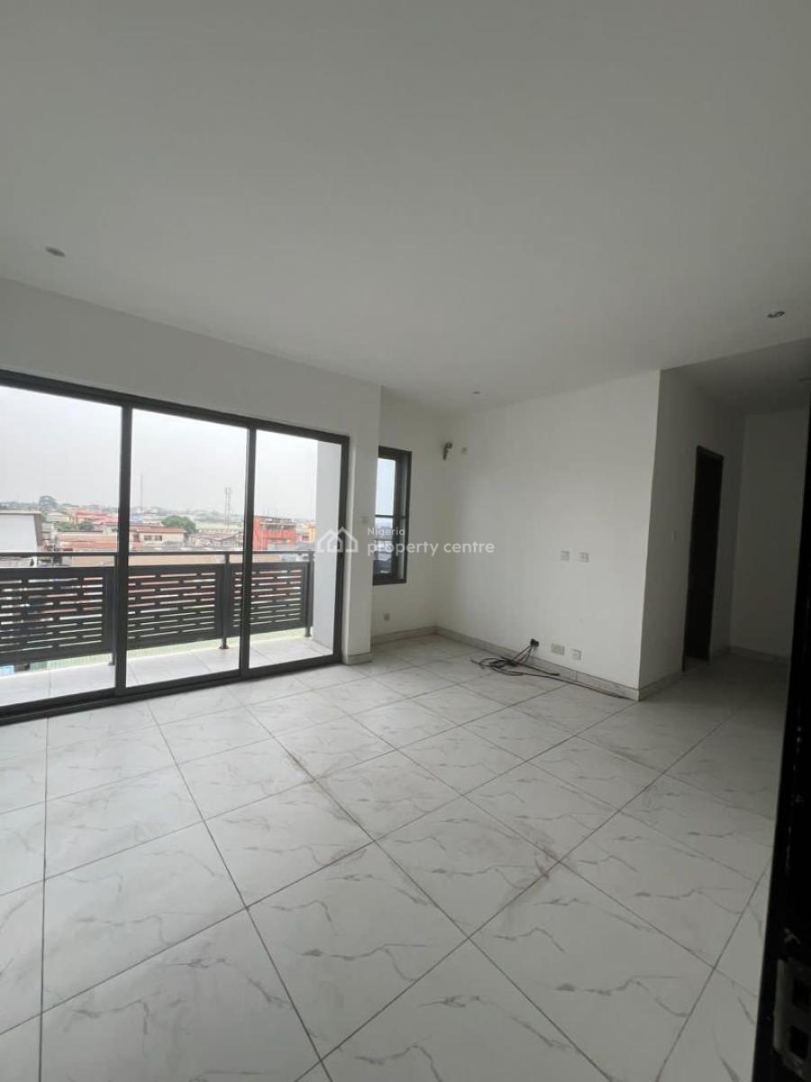 Fantastic  4 Bedroom Terrace Duplex with Bq in a Secured Estate, Obanikoro, Shomolu, Lagos, Terraced Duplex for Sale