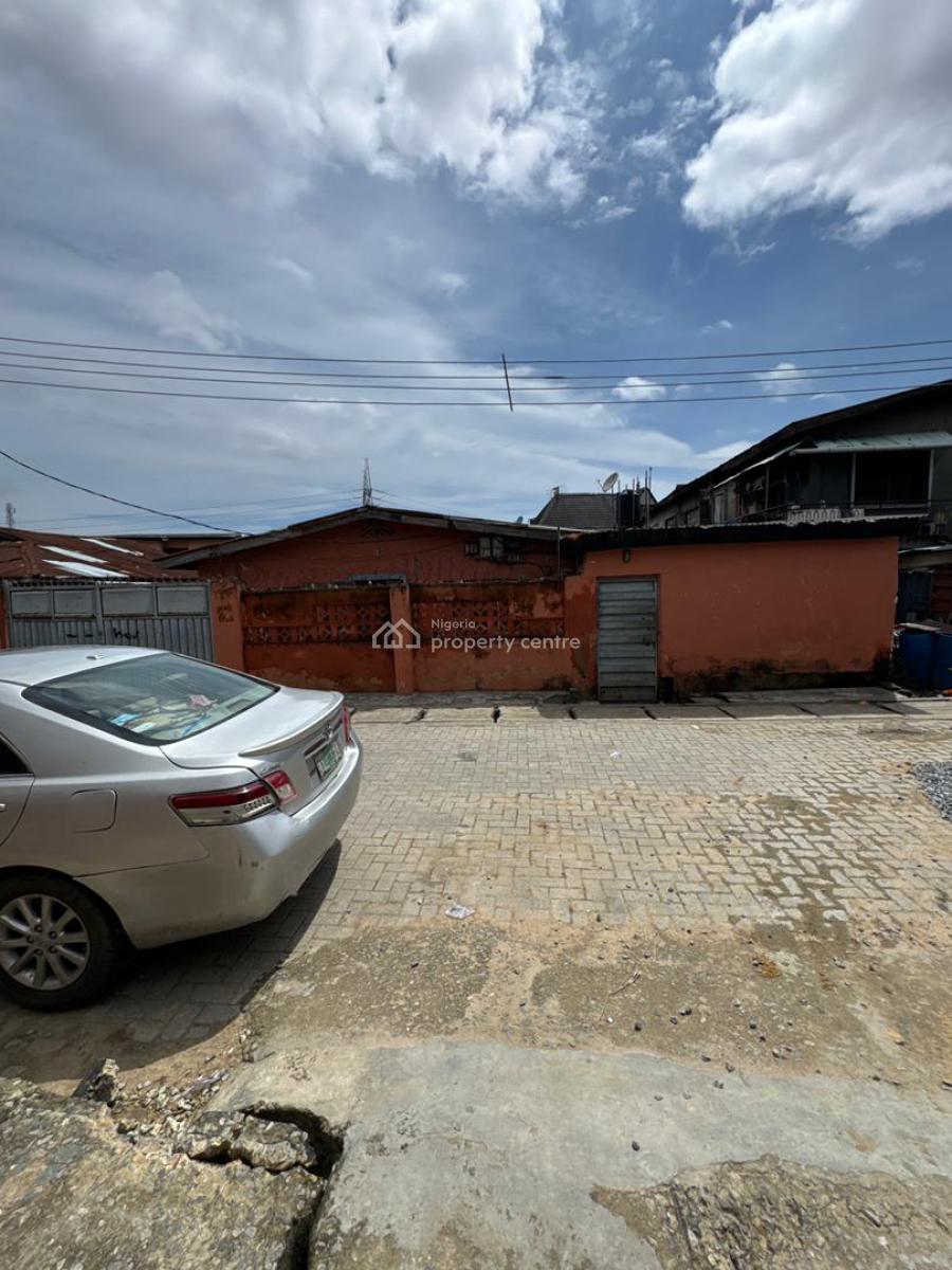 a Bungalow Building in a Perfect Neighborhood, Suitable Fo, Off Adelabu, Surulere, Lagos, Detached Bungalow for Sale