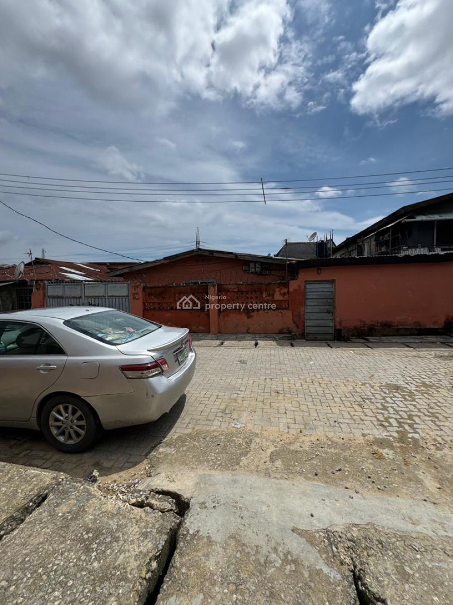 a Bungalow Building in a Perfect Neighborhood, Suitable Fo, Off Adelabu, Surulere, Lagos, Detached Bungalow for Sale