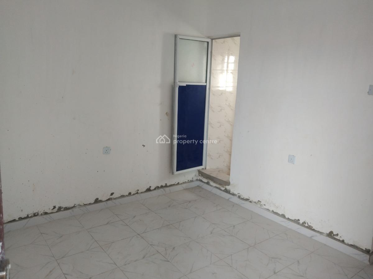 New Jersey Roomself Con, Adekunle By Alagomeji Third Mainland Bridge, Sabo, Yaba, Lagos, Self Contain (single Rooms) for Rent