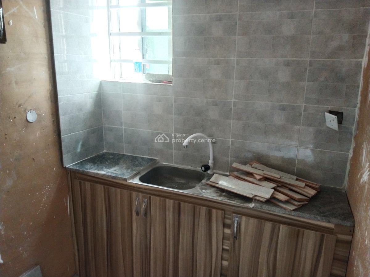 New Jersey Roomself Con, Adekunle By Alagomeji Third Mainland Bridge, Sabo, Yaba, Lagos, Self Contain (single Rooms) for Rent