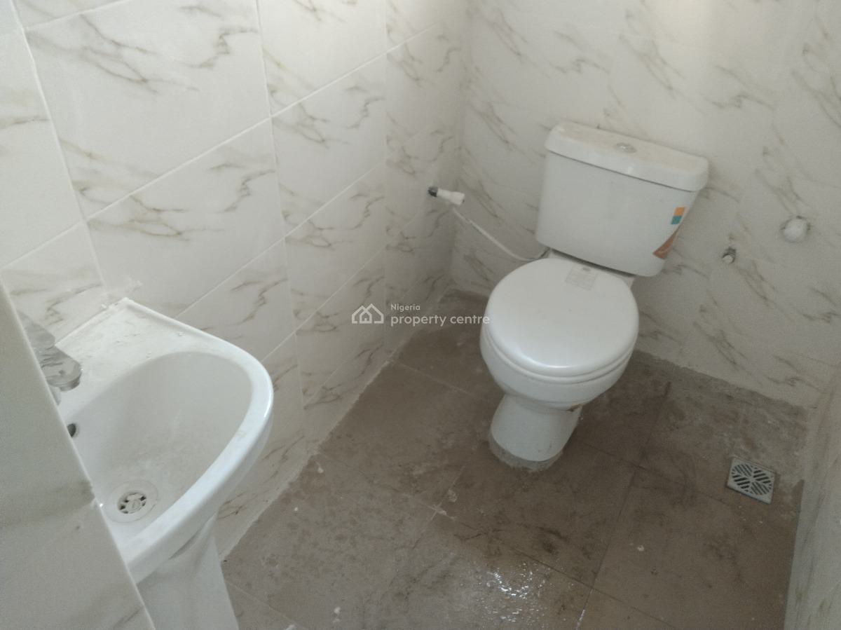 New Jersey Roomself Con, Adekunle By Alagomeji Third Mainland Bridge, Sabo, Yaba, Lagos, Self Contain (single Rooms) for Rent