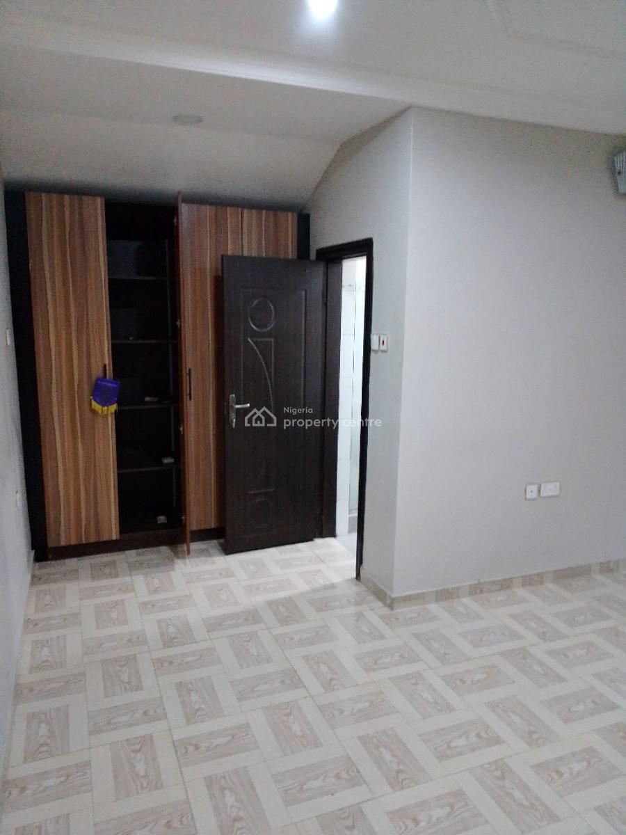 Clean and Standard Service 3 Bedroom Flat Upstairs with a Room Bq, Off 4 Point Hotel, Victoria Island (vi), Lagos, Flat / Apartment for Rent