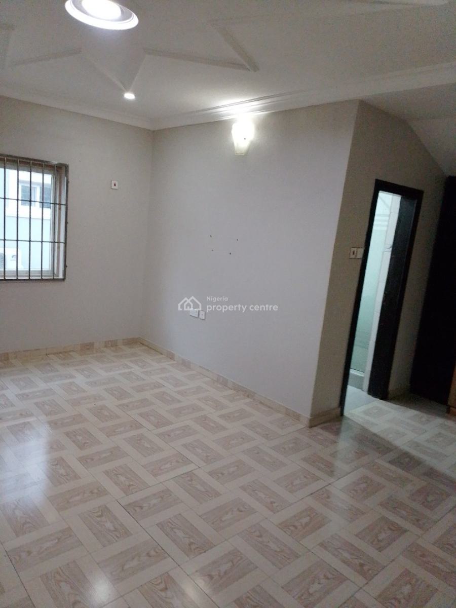 Clean and Standard Service 3 Bedroom Flat Upstairs with a Room Bq, Off 4 Point Hotel, Victoria Island (vi), Lagos, Flat / Apartment for Rent