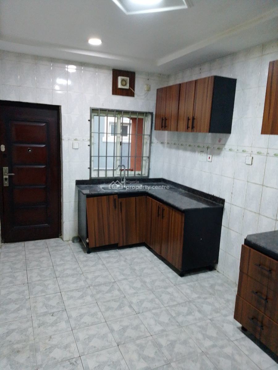 Clean and Standard Service 3 Bedroom Flat Upstairs with a Room Bq, Off 4 Point Hotel, Victoria Island (vi), Lagos, Flat / Apartment for Rent