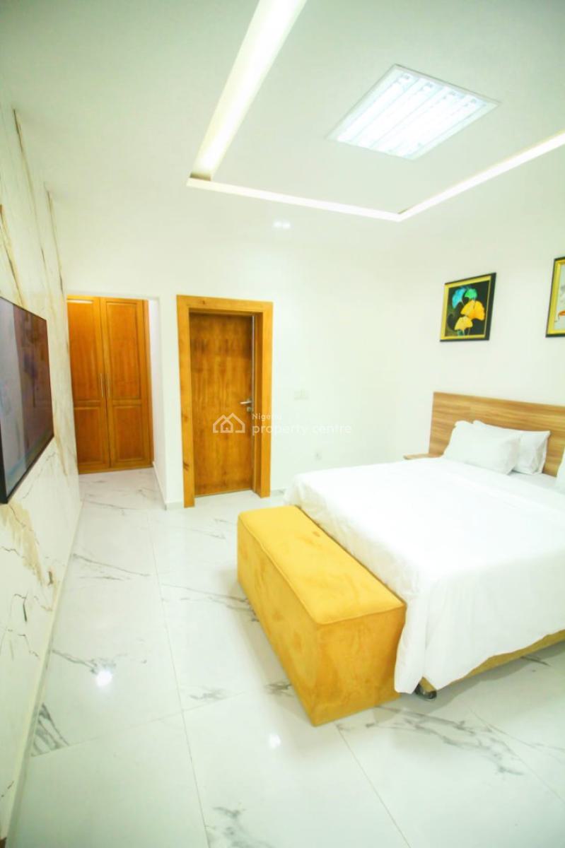 Luxury and Royal 3bedroom Apartment, Lekki Phase 1, Lekki, Lagos, Flat / Apartment Short Let