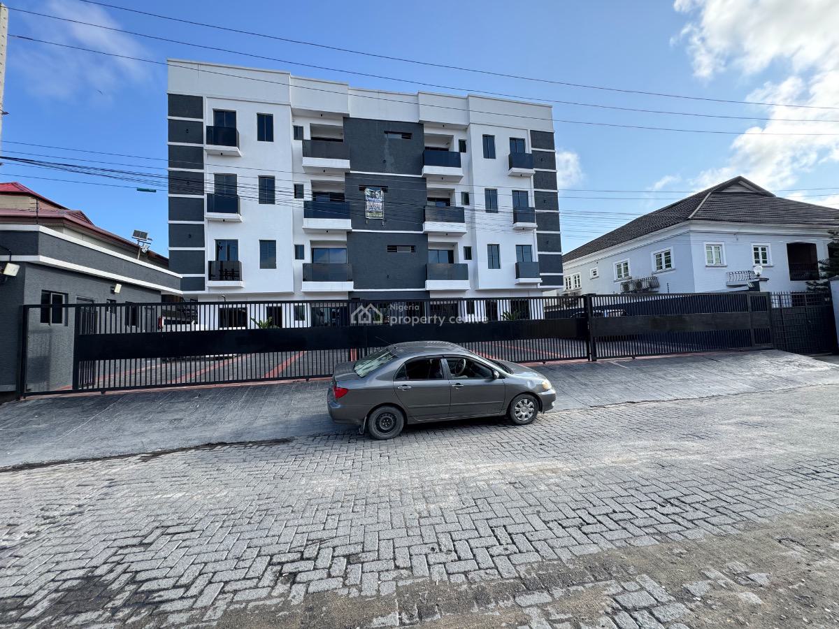 Spacious 2/3bedroom Apartment, Lekki Phase 1, Lekki, Lagos, Flat / Apartment for Sale