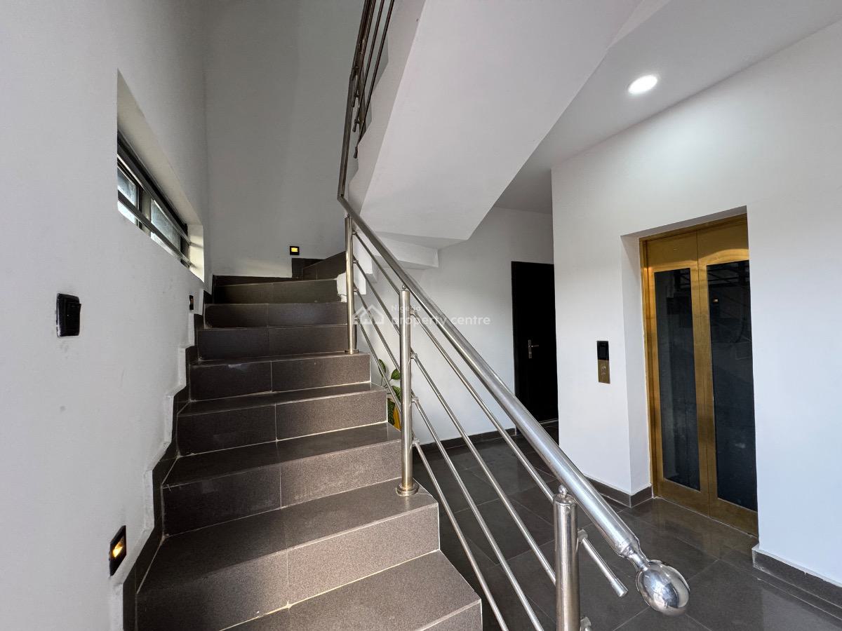 Spacious 2/3bedroom Apartment, Lekki Phase 1, Lekki, Lagos, Flat / Apartment for Sale