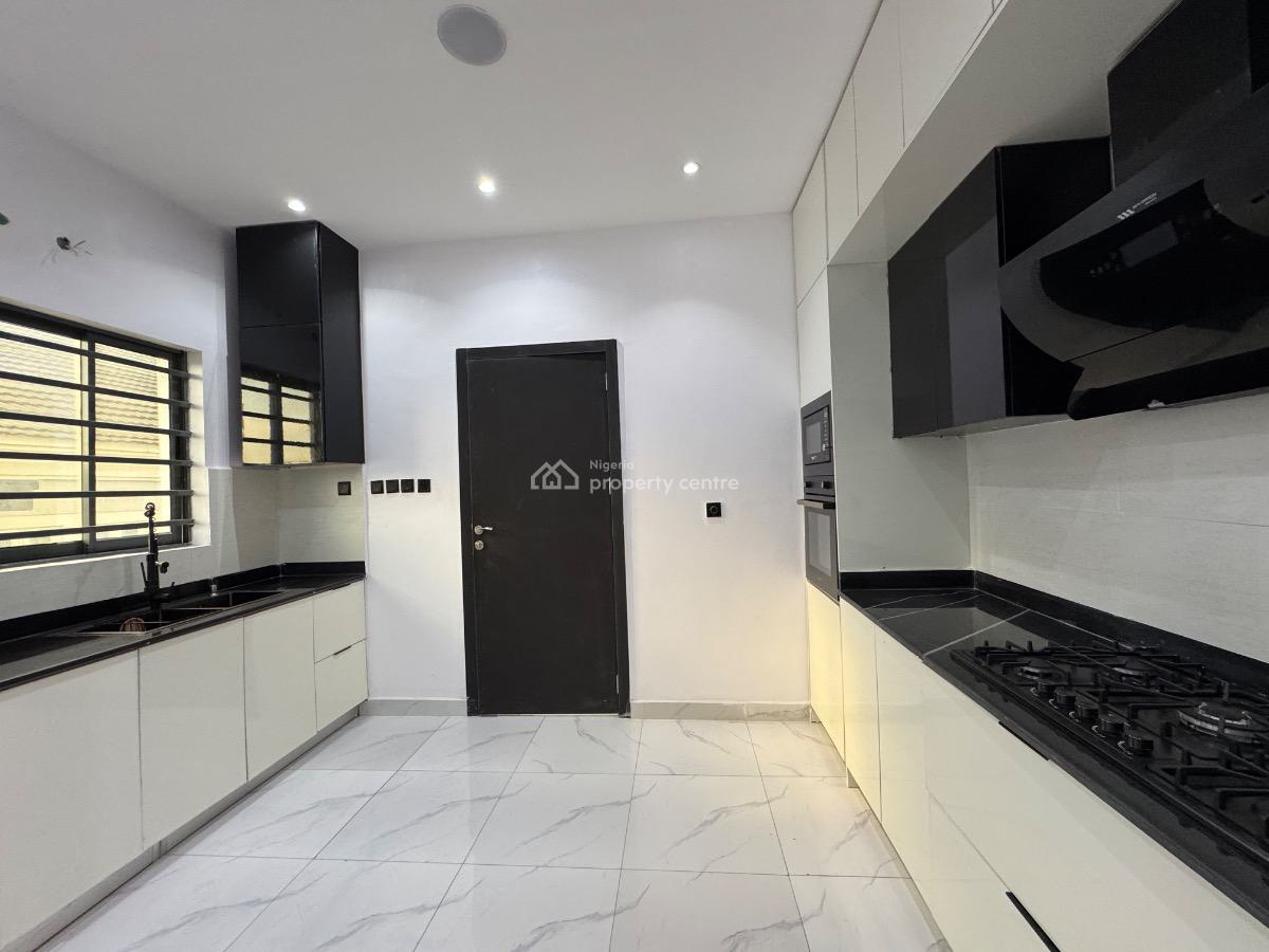 Spacious 2/3bedroom Apartment, Lekki Phase 1, Lekki, Lagos, Flat / Apartment for Sale