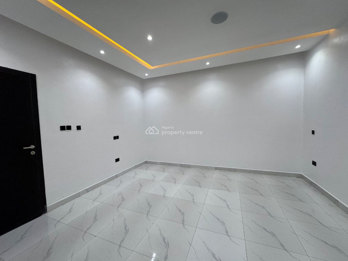 Spacious 2/3bedroom Apartment, Lekki Phase 1, Lekki, Lagos, Flat / Apartment for Sale