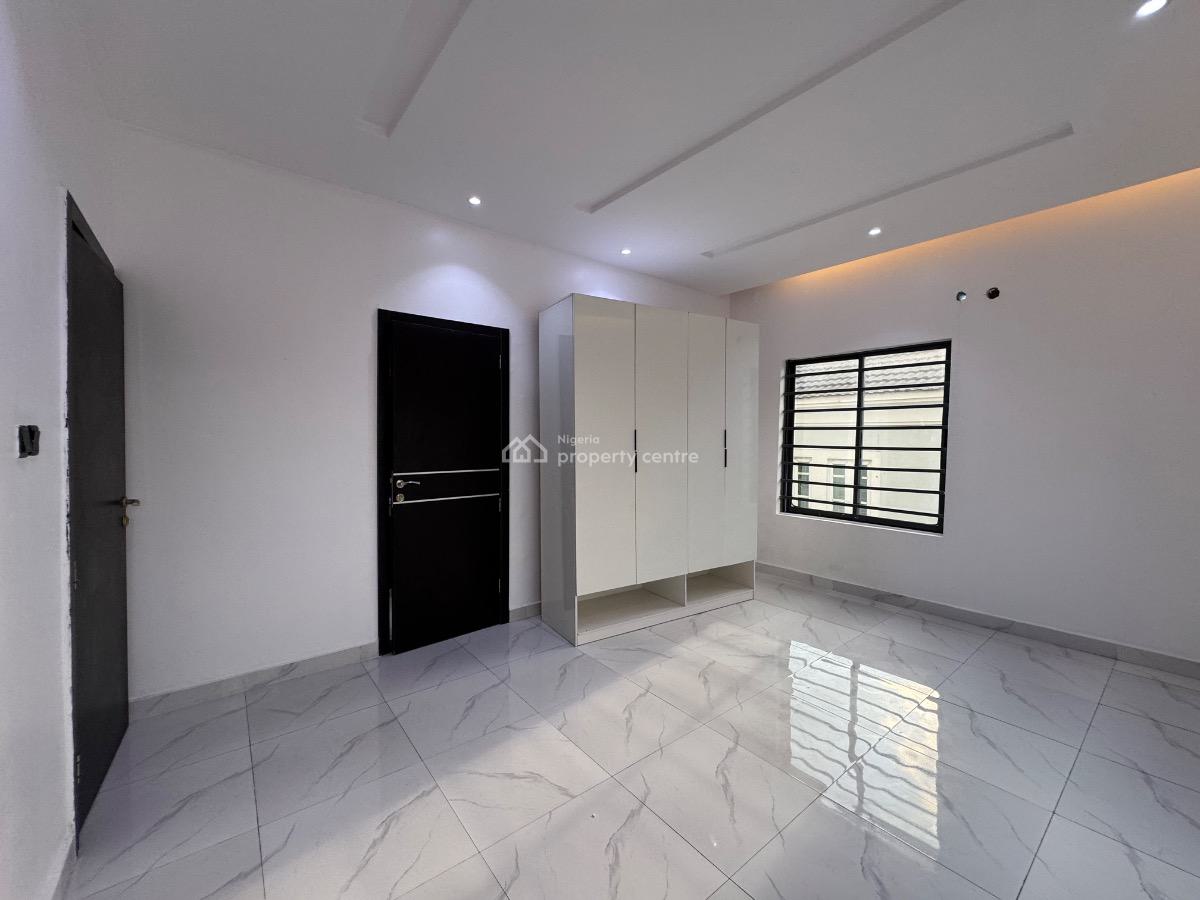 Spacious 2/3bedroom Apartment, Lekki Phase 1, Lekki, Lagos, Flat / Apartment for Sale
