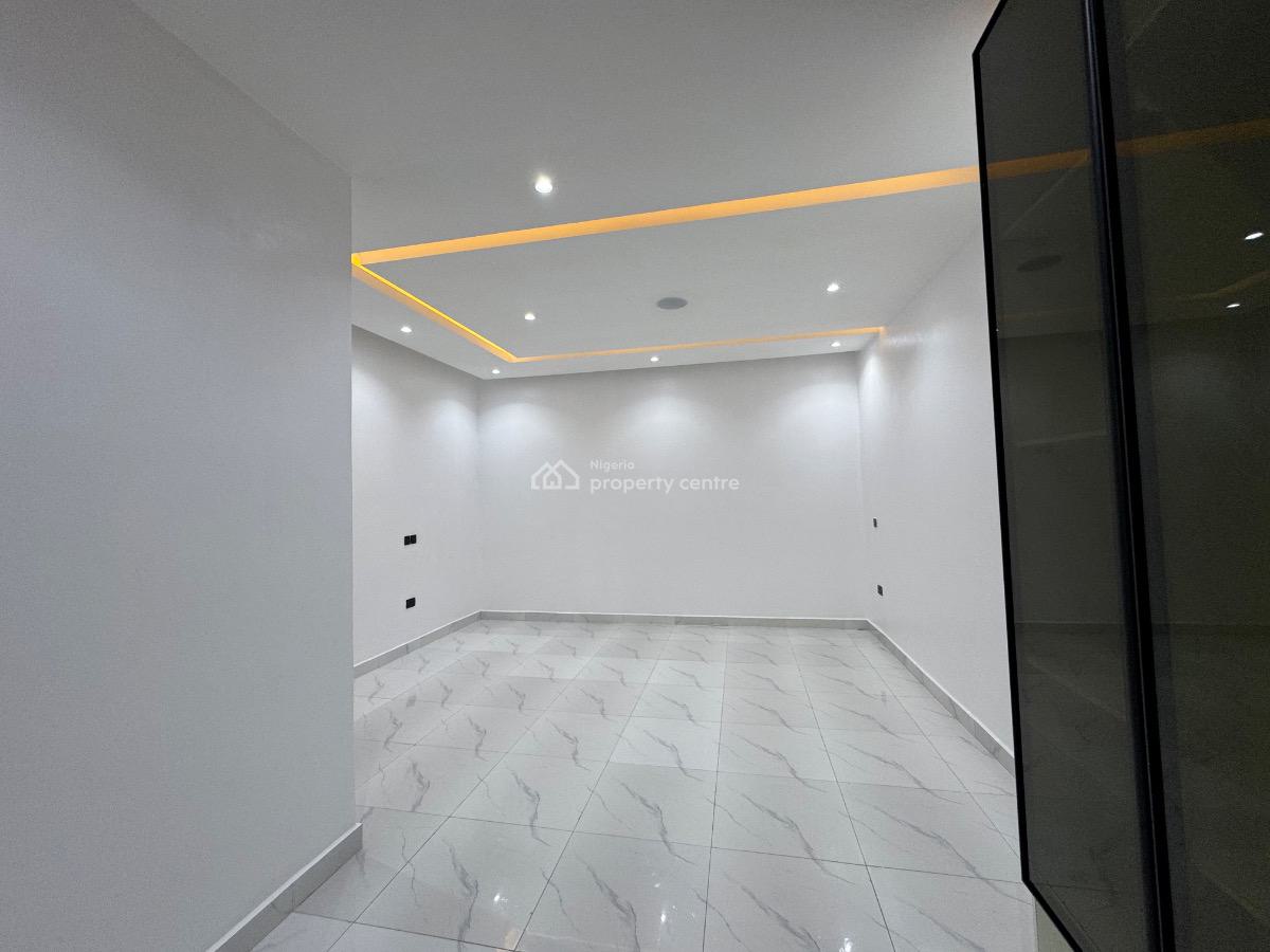 Spacious 2/3bedroom Apartment, Lekki Phase 1, Lekki, Lagos, Flat / Apartment for Sale