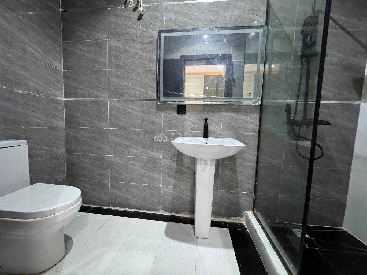 Spacious 2/3bedroom Apartment, Lekki Phase 1, Lekki, Lagos, Flat / Apartment for Sale
