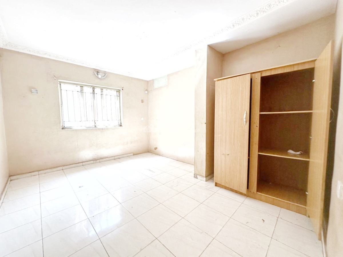 a Well Maintained Spacious 3 Bedroom Flat, Gra Phase 2, Magodo, Lagos, Flat / Apartment for Rent