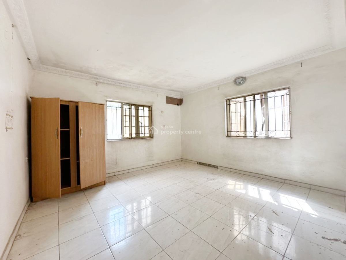 a Well Maintained Spacious 3 Bedroom Flat, Gra Phase 2, Magodo, Lagos, Flat / Apartment for Rent