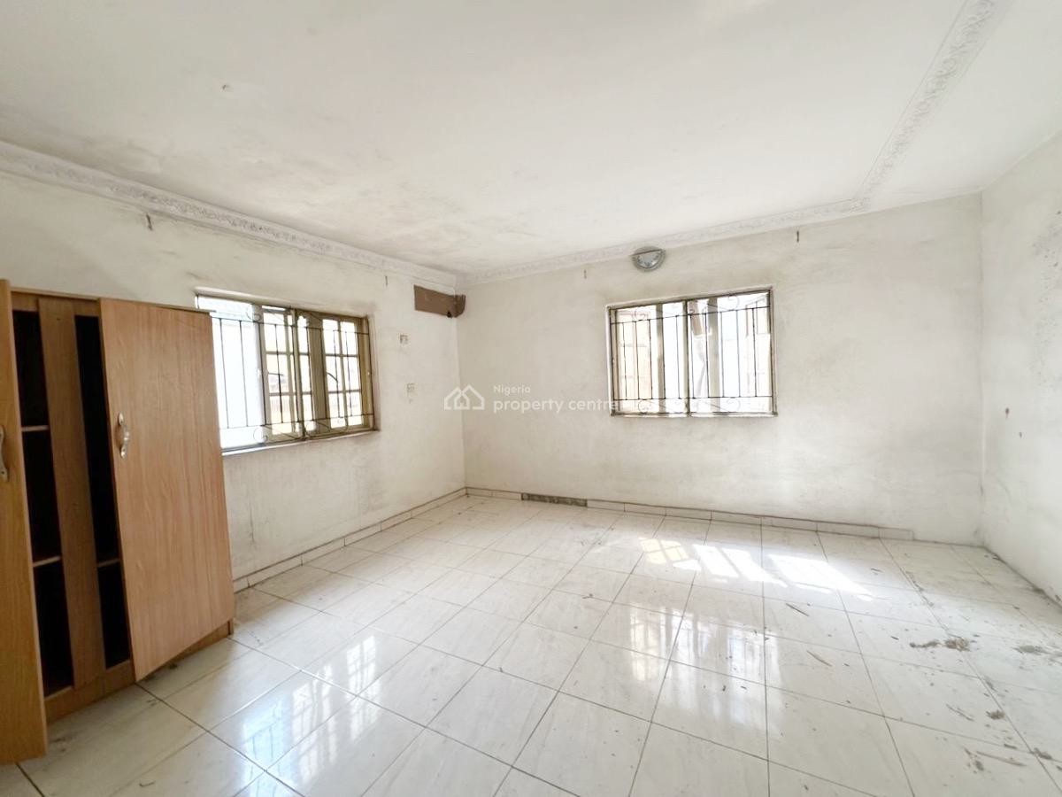 a Well Maintained Spacious 3 Bedroom Flat, Gra Phase 2, Magodo, Lagos, Flat / Apartment for Rent