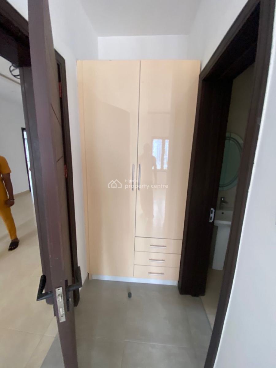 Well Maintained 5 Bedroom Fully Detached House with 2 Room Bq, Victoria Park, Osapa, Lekki, Lagos, Detached Duplex for Rent