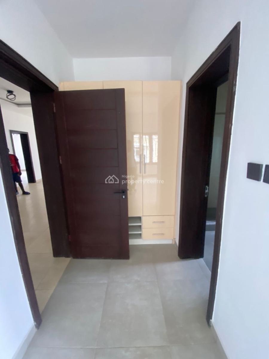 Well Maintained 5 Bedroom Fully Detached House with 2 Room Bq, Victoria Park, Osapa, Lekki, Lagos, Detached Duplex for Rent
