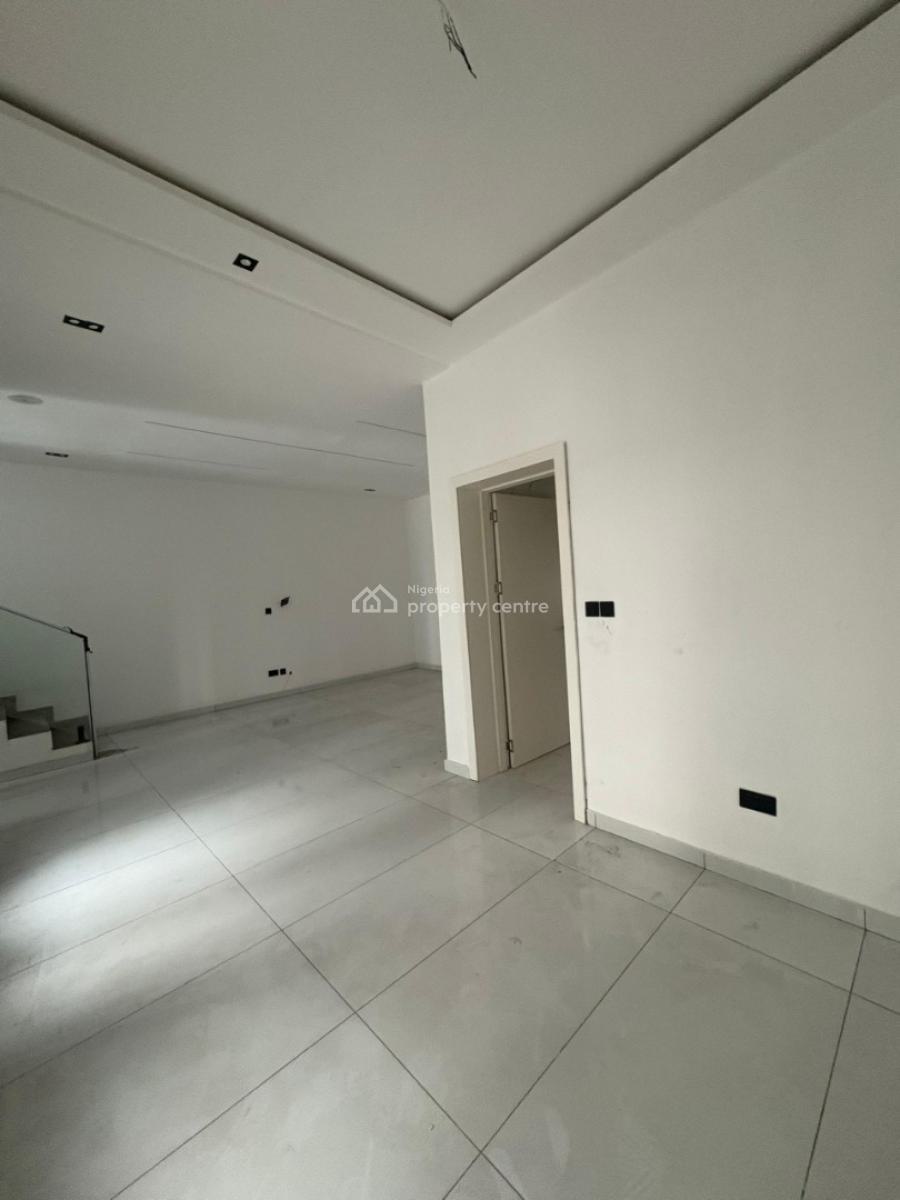 One-of-a-kind Terrace with Spacious Rooms & Balcony, Ikate, Lekki, Lagos, Terraced Duplex for Sale