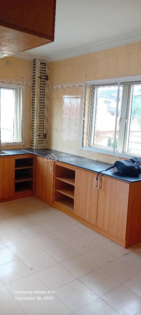 3 Bedroom Apartment with a Room Bq, Estate, Victoria Island (vi), Lagos, Flat / Apartment for Rent