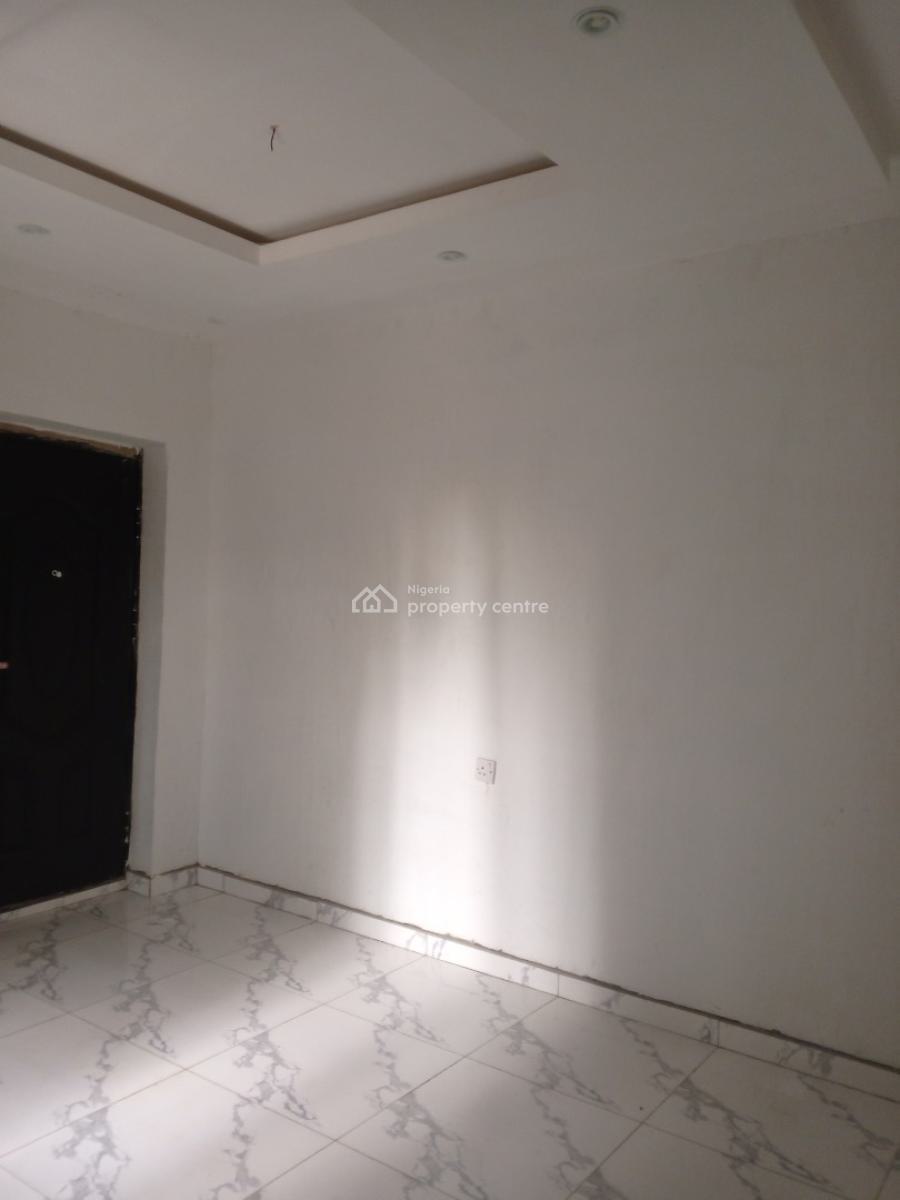 Spacious 2 Bedroom Flat, Ikeja, Lagos, Flat / Apartment for Rent