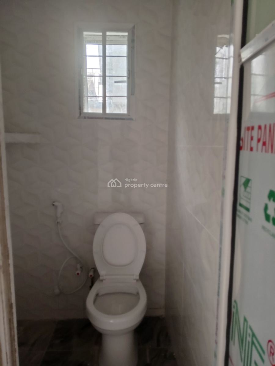 Spacious 2 Bedroom Flat, Ikeja, Lagos, Flat / Apartment for Rent