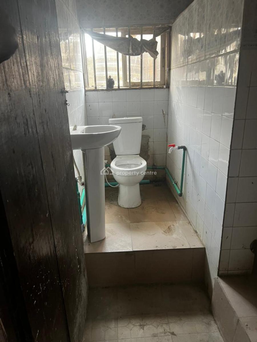 Renovated 3 Bedroom Flat, Downstairs, Close to Ogudu Ori Oke, Alapere, Ketu, Lagos, Flat / Apartment for Rent