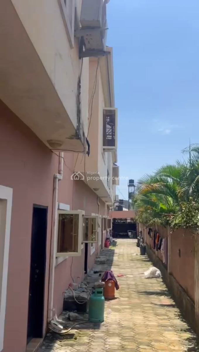 Distress 6 Bedr Detached & Bq, Location: Northern Foreshore, Chevron Lekki Lagos, Lekki, Lagos, Detached Duplex for Sale