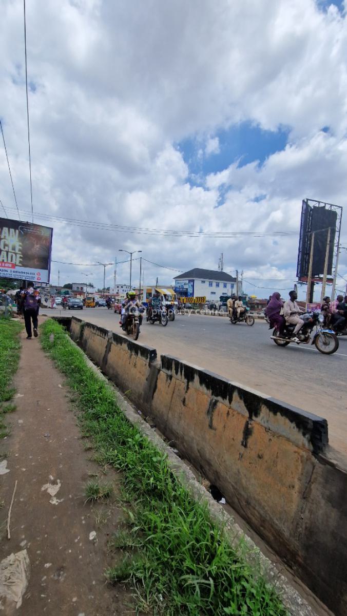 Commercial Land Along The Dual Carriageway, Near Nnpc and Mtn Office, Idi Ape, Ibadan, Oyo, Commercial Land for Sale