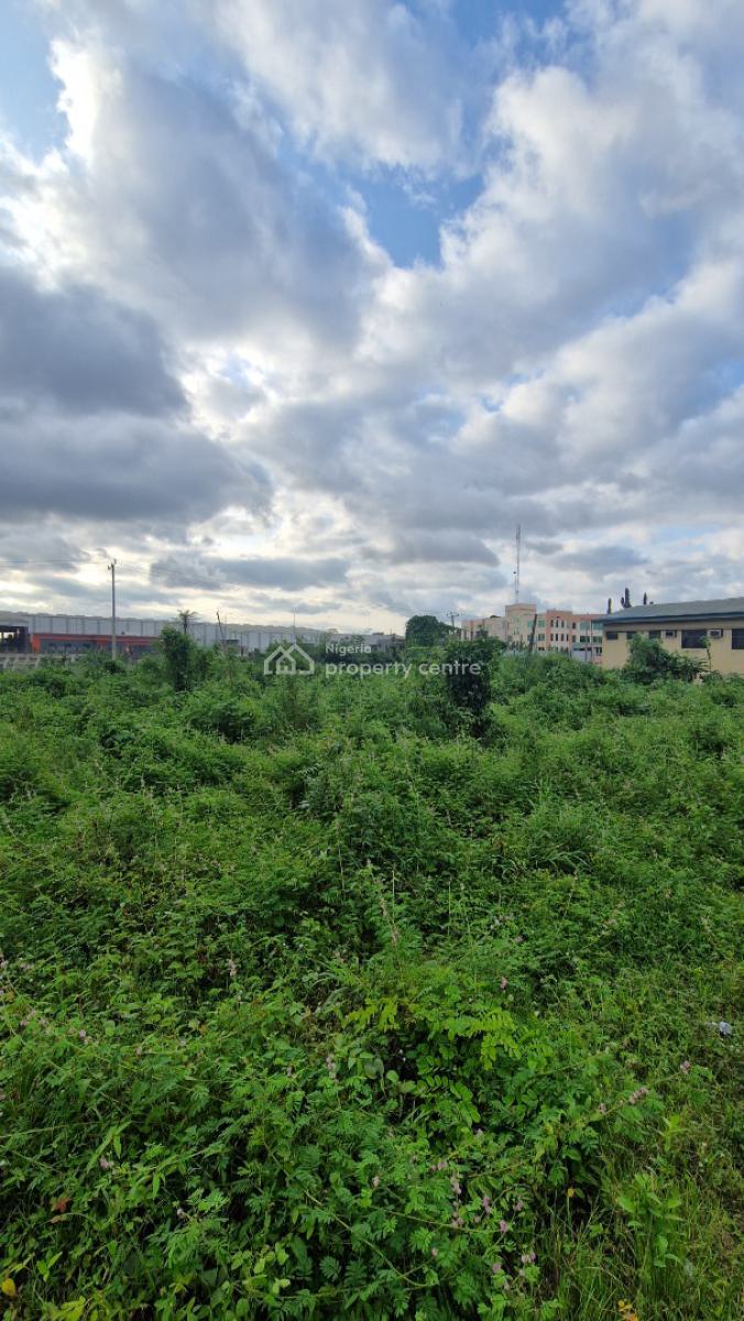 Commercial/industrial Parcel of Land, Adjacent Jubaili Agrotec Ltd Along Old Lagos — Ibadan Road, Podo, Ibadan, Oyo, Land for Sale