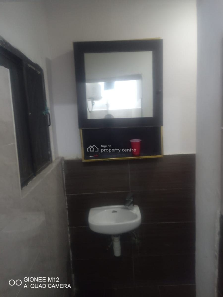 Spacious Serviced 1 Room Self Contain, Off Sinari Daranijo Street, Victoria Island (vi), Lagos, Self Contain (single Rooms) for Rent