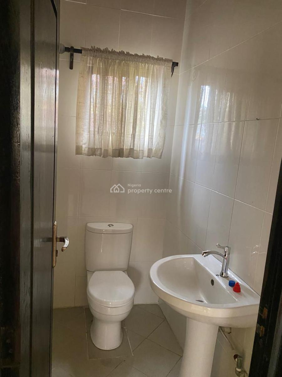 Well Renovated 2 Bedroom Bungalow (self Compound), Off Admiralty Way, Lekki Phase 1, Lekki, Lagos, Detached Bungalow for Rent