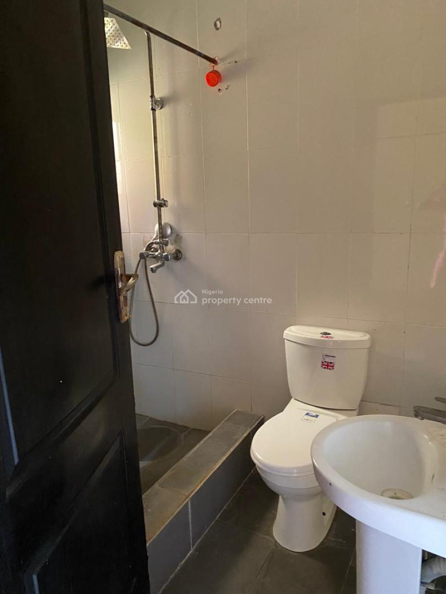Well Renovated 2 Bedroom Bungalow (self Compound), Off Admiralty Way, Lekki Phase 1, Lekki, Lagos, Detached Bungalow for Rent
