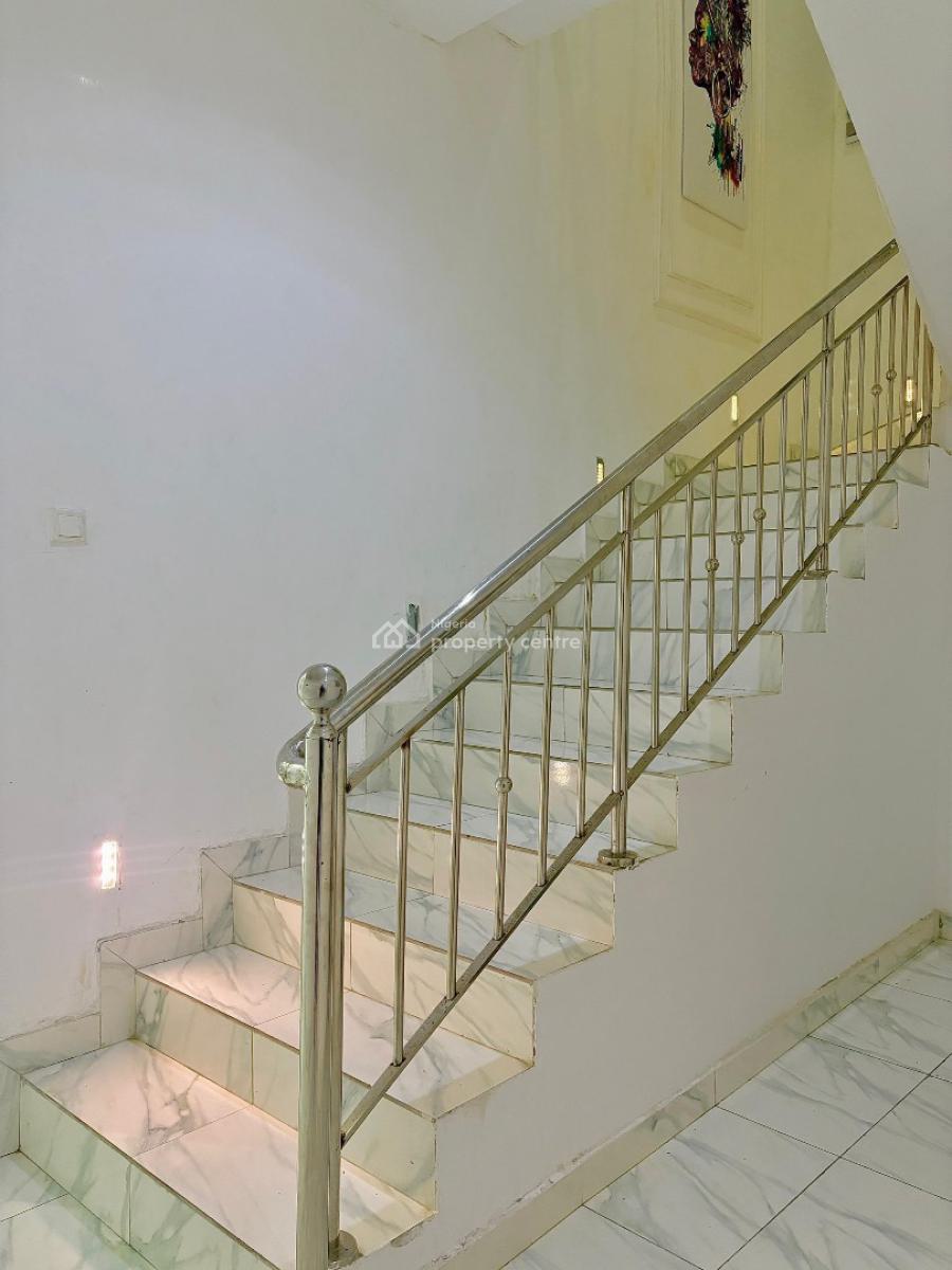 Luxury 4 Bedroom Self Compound with Pool Snooker  Bathtub, Lekki Phase 2, Lekki, Lagos, Flat / Apartment Short Let