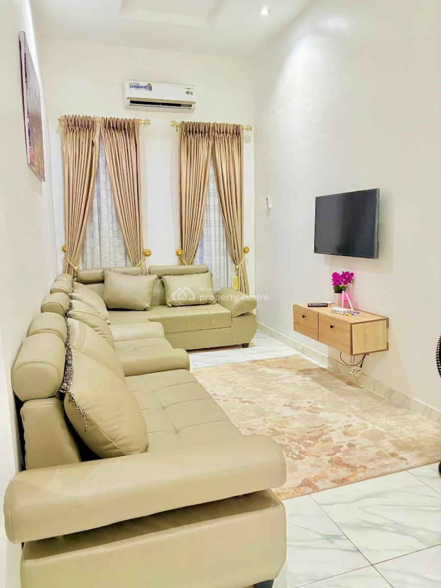 Luxury 4 Bedroom Self Compound with Pool Snooker  Bathtub, Lekki Phase 2, Lekki, Lagos, Flat / Apartment Short Let